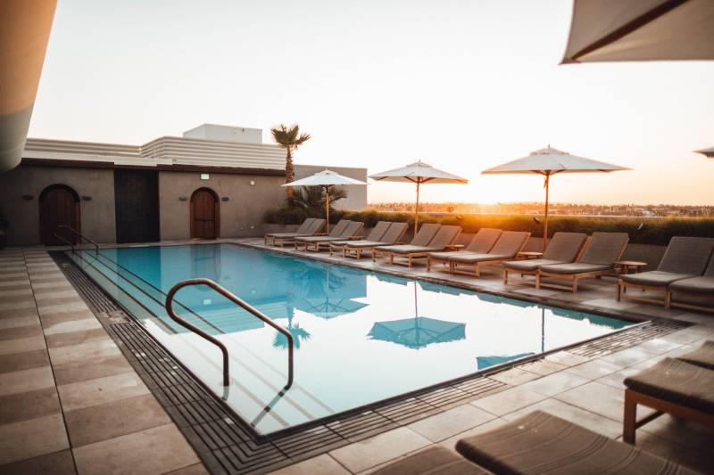 Construction d'une piscine enterrée dans une maison située à Lançon de Provence